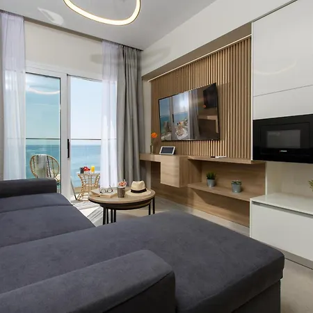 Front * ヘルソニソス