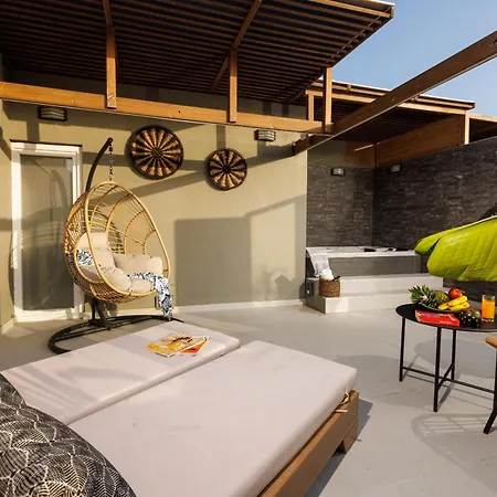 Front Apartment *