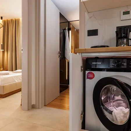 Front Apartment *