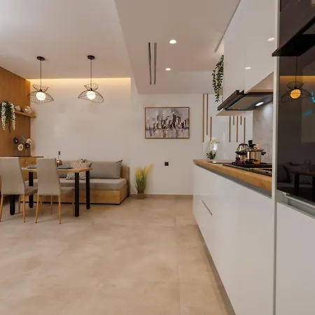 Front Apartment Hersonissos (Crete)