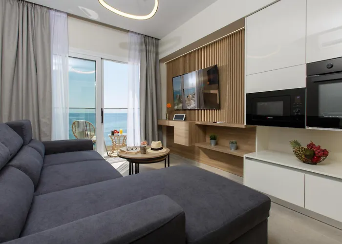 Front * הרסוניסוס