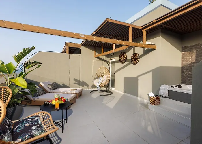 Front וילה הרסוניסוס