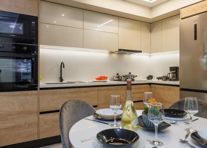 Front * הרסוניסוס