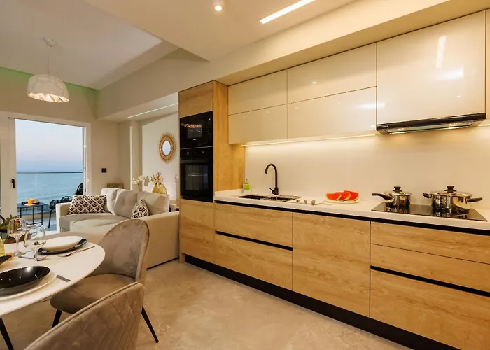 Front וילה הרסוניסוס