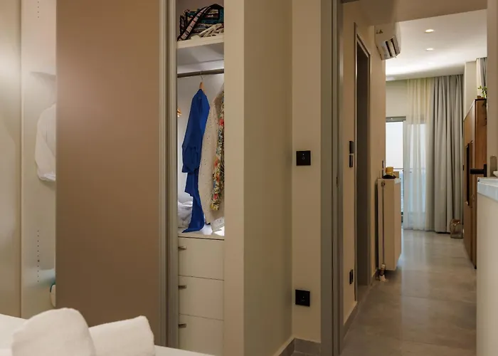 Front וילה הרסוניסוס